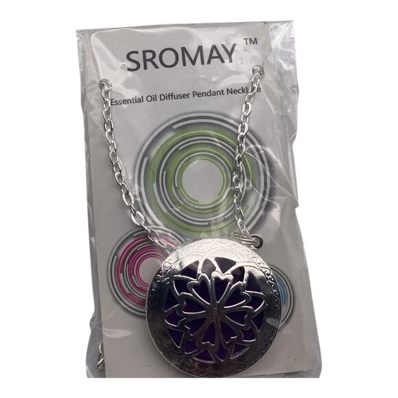 Sromay Essential Oil Diffuser Necklace Silver Tone Aromatherapy Locket With Pads - Picture 6 of 6